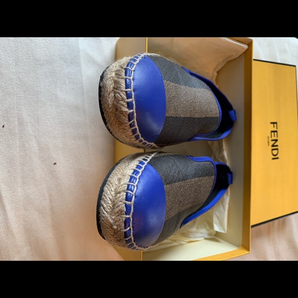 Authentic Fendi Flats - Picture 2 of 6